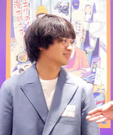 　寝坊し、エントリーシートも付けっぱなしで登場したエバース・佐々木隆史