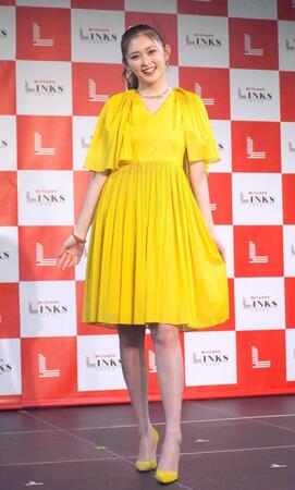 　笑顔を見せるゆうちゃみ