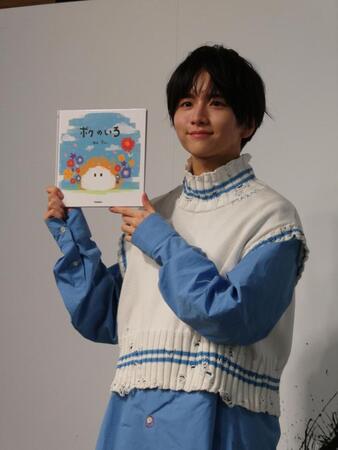 　撮影に応じる板垣李光人