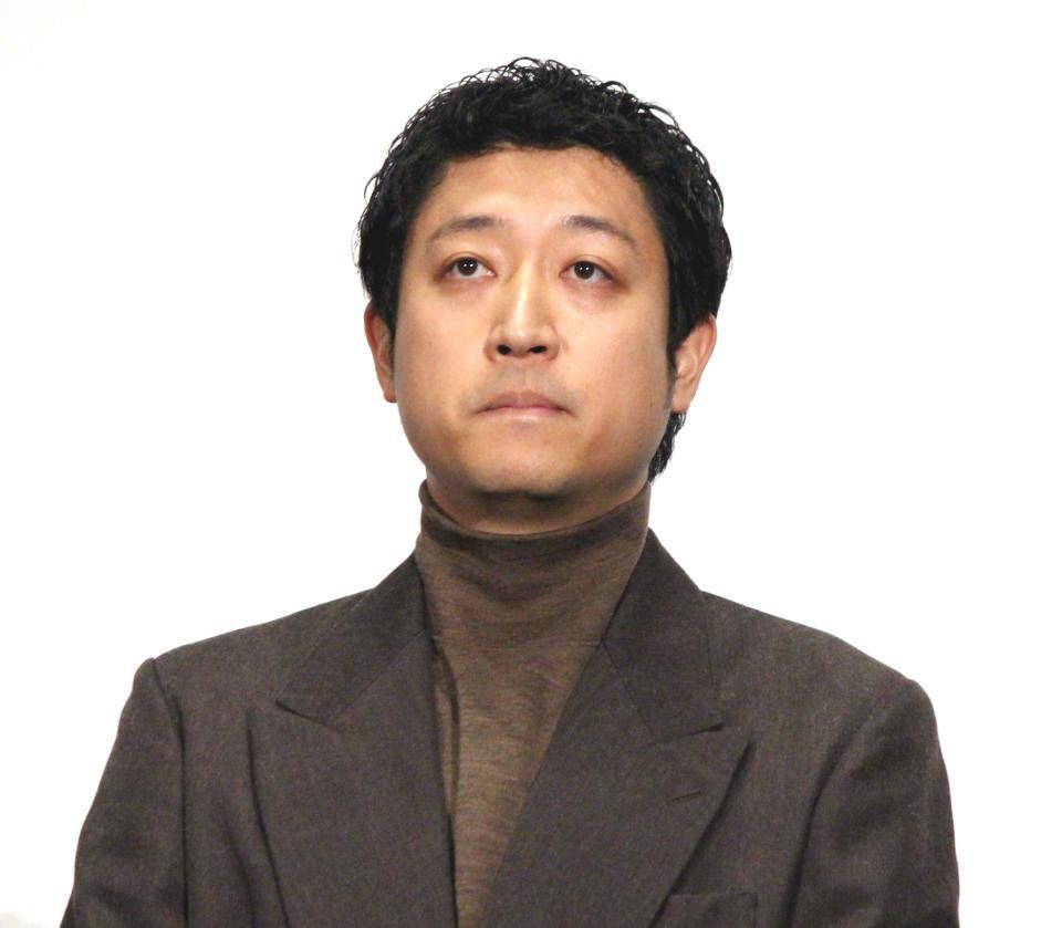 　映画「愚か者の身分」公開御礼舞台あいさつに登壇した嶺豪一