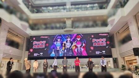 　モニターに映し出されためておら　－　Ｍｅｔｅｏｒｉｔｅｓ　ーと（ステージ上の）ドッキリを行った演者