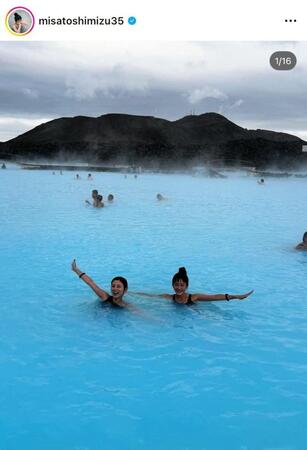 　宇賀なつみと入ってるアイスランドの温泉がすごすぎる！清水みさとのインスタグラム＠ｍｉｓａｔｏｓｈｉｍｉｚｕ３５より 