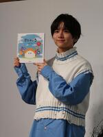 　撮影に応じる板垣李光人