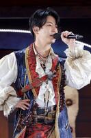 　ラストライブでマイクを握るＫＡＴ－ＴＵＮの亀梨和也