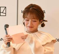 　長女・希空さんからの手紙を読み、目を潤ませる辻希美（撮影・佐藤厚）