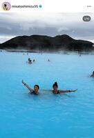 　宇賀なつみと入ってるアイスランドの温泉がすごすぎる！清水みさとのインスタグラム＠ｍｉｓａｔｏｓｈｉｍｉｚｕ３５より 