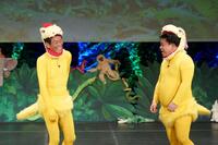 　「『国ぁ宝（酷ほう）』～ジュェラシックパーク　ワールドシリーズ　第７戦～」に出演した明石家さんま（左）、ジミー大西＝東京・ＩＭＭ　ＴＨＥＡＴＥＲ　©吉本興業