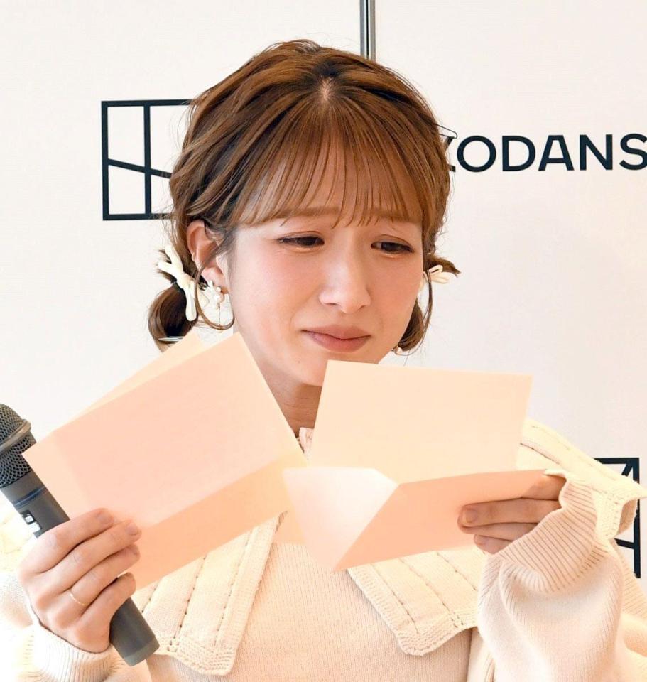 　長女・希空さんからの手紙を読み、目を潤ませる辻希美（撮影・佐藤厚）