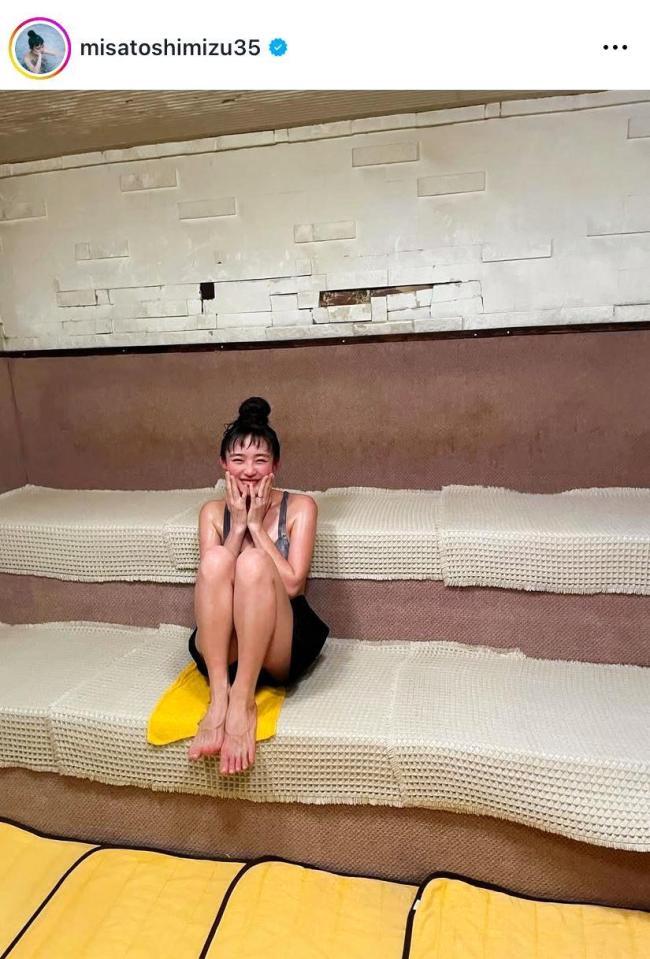 　サウナで顔真っ赤も美肌がすごい。清水みさとのインスタグラム＠ｍｉｓａｔｏｓｈｉｍｉｚｕ３５より 