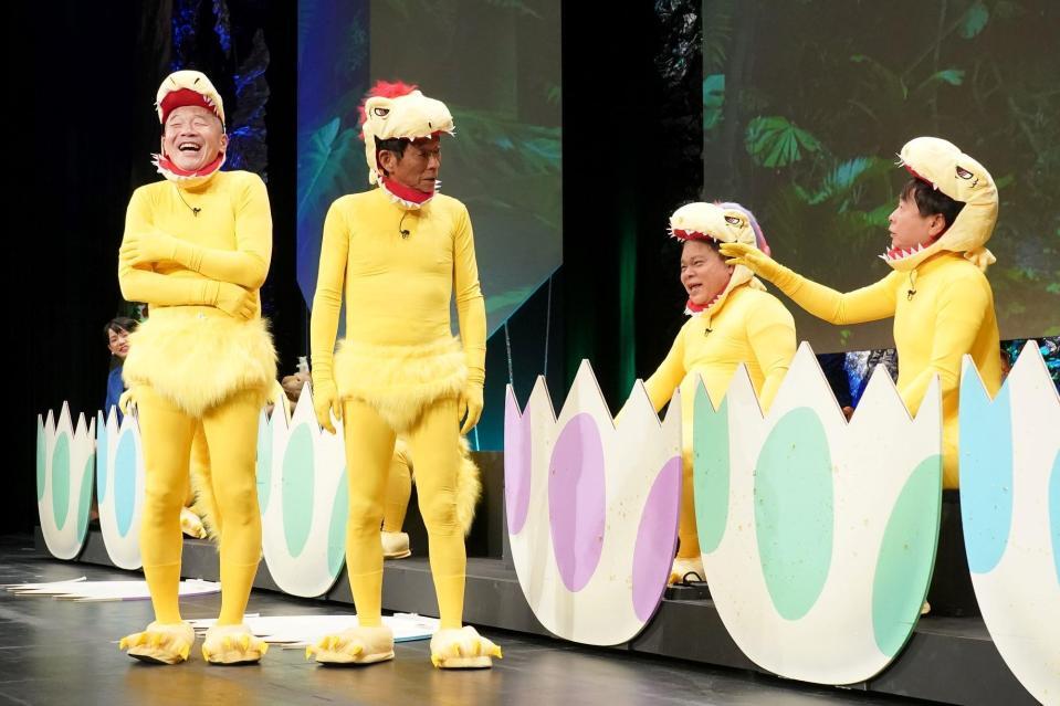 　「『国ぁ宝（酷ほう）』～ジュェラシックパーク　ワールドシリーズ　第７戦～」に出演した（左から）ウド鈴木、明石家さんま、ジミー大西、河本準一　©吉本興業