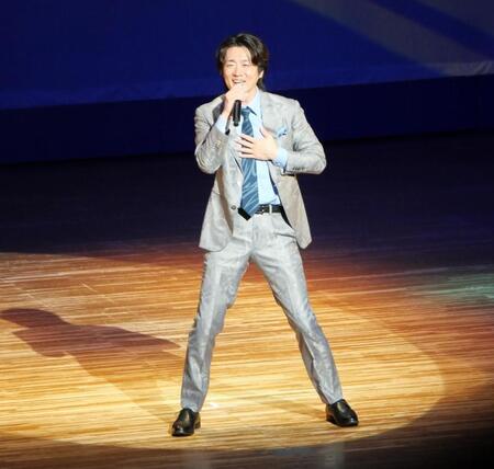 　宮古島のステージで熱唱を見せた真田ナオキ