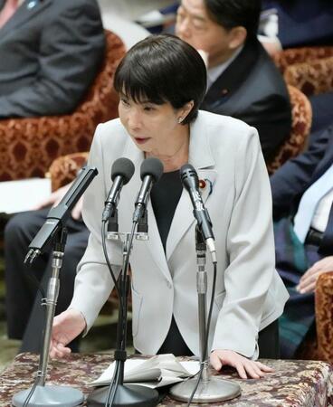 衆院予算委で答弁する高市首相＝10日午前