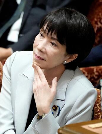 衆院予算委で質問を聞く高市首相＝10日午前