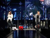 　長女の矢沢洋子（左）と共演した矢沢永吉＝ＰＨＯＴＯ：ＨＩＲＯ　ＫＩＭＵＲＡ