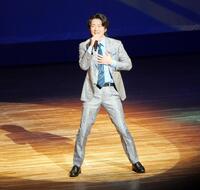 　宮古島のステージで熱唱を見せた真田ナオキ