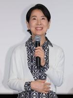 　笑顔であいさつする吉永小百合（撮影・吉澤敬太） 