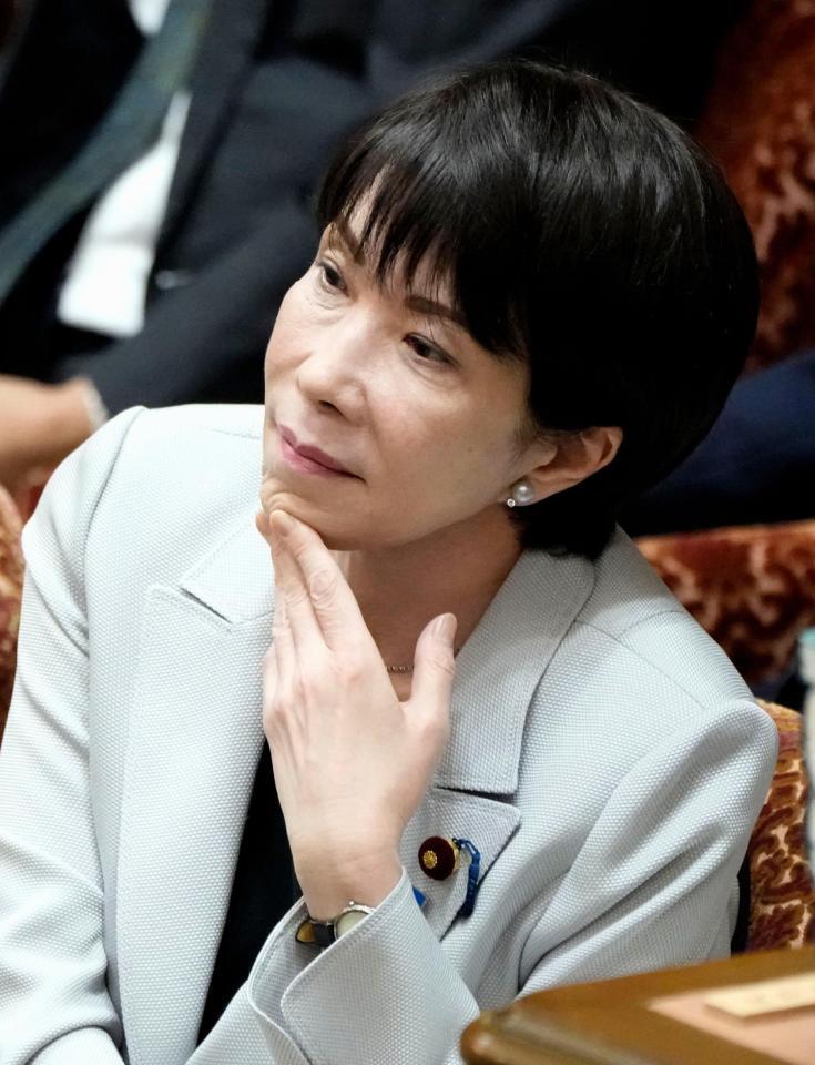 衆院予算委で質問を聞く高市首相＝10日午前