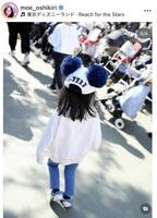 長女もミッキーの帽子を。押切もえのインスタグラム＠ｍｏｅ＿ｏｓｈｉｋｉｒｉより