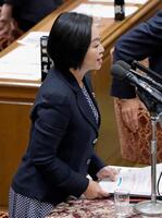 　衆院予算委で質問する櫛渕万里氏（れいわ新選組）