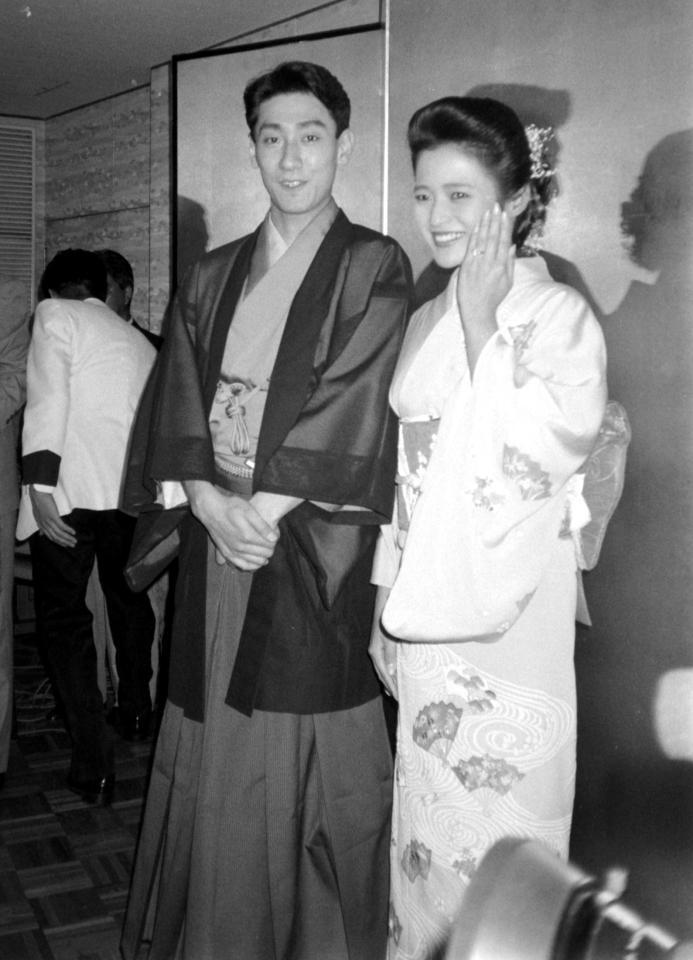 　婚約発表を行った中村橋之助（当時）と三田寛子＝１９９１年３月