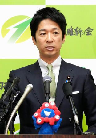　記者会見する日本維新の会の藤田共同代表
