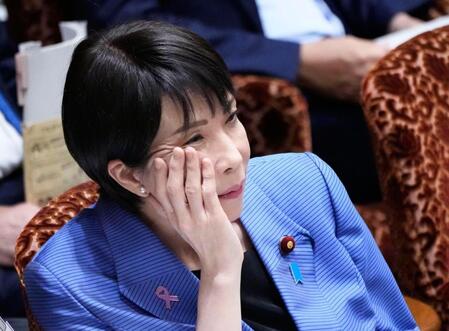 　参院予算委で質問を聞く高市首相