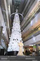 　クリスマスツリー点灯式でポーズをとる橋本環奈（撮影・開出牧）