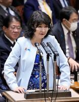 　参院予算委で答弁する片山財務相