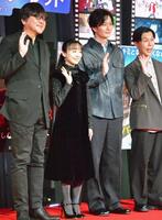 　（左から）細田守監督、芦田愛菜、岡田将生、ハライチ・岩井勇気