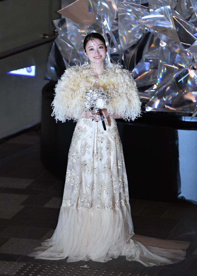 　エレガントな衣装に身を包みイベントに登場した橋本環奈（撮影・開出牧）