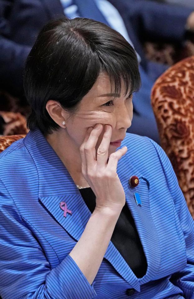 　参院予算委で質問を聞く高市首相