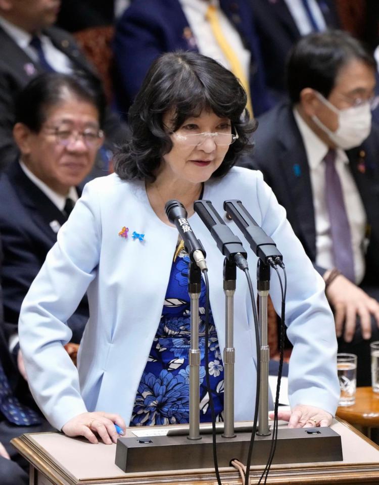 　参院予算委で答弁する片山財務相