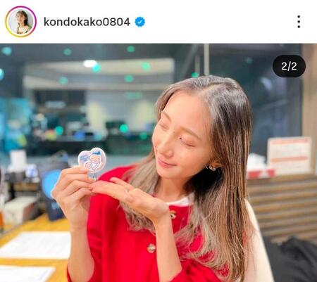 マタニティマークを手に。妊娠を報告した近藤夏子アナのインスタグラム＠ｋｏｎｄｏｋａｋｏ０８０４より