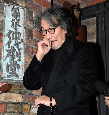 　仲代達矢さんの思い出を語る役所広司（撮影・持木克友）