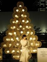 　「ＭＩＤＴＯＷＮ　ＹＡＥＳＵ　ＣＨＲＩＳＴＭＡＳ　２０２５」ツリー点灯式に登壇した奈緒