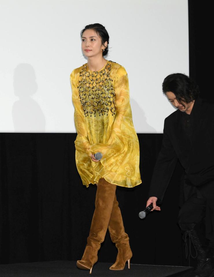 　登壇する柴咲コウ（撮影・堀内翔）