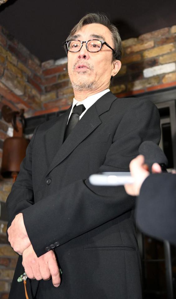 　仲代達矢さんの思い出を語る益岡徹（撮影・持木克友）