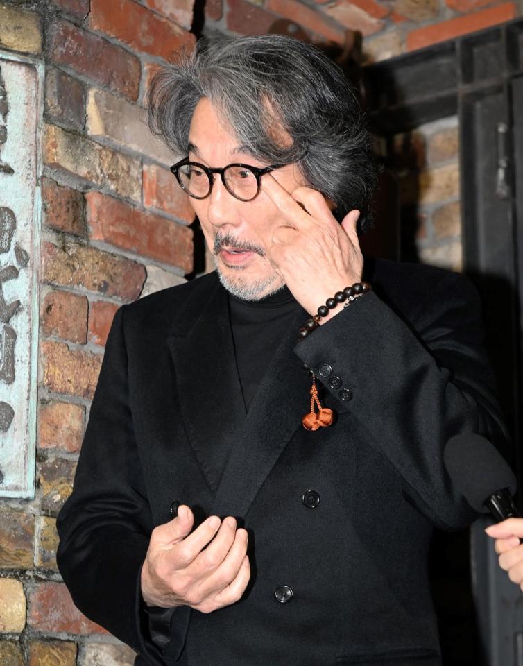 　仲代達矢さんの思い出を語る役所広司（撮影・持木克友）