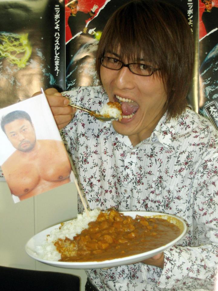 ２００７年、５人前のカレーに食らいつくジャイアント白田