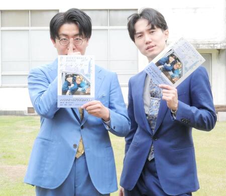 　弁護士ポーズの中野なかるてぃん（左）と、ホストポーズのヤス