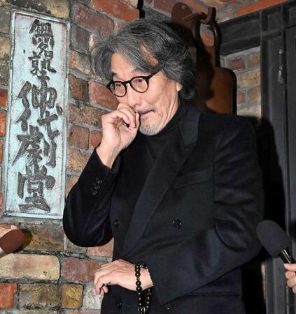 　仲代達矢さんとの思い出を語る役所広司＝撮影・持木克友