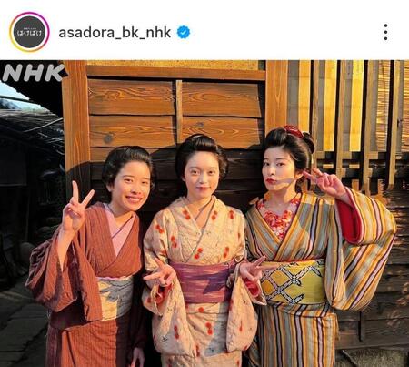 遊女なみ（右）らオフショット。「ばけばけ」公式インスタグラム＠ａｓａｄｏｒａ＿ｂｋ＿ｎｈｋより