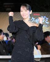 　Ｎｅｔｆｌｉｘシリーズ「イクサガミ」戦神祭に黒の肩出しドレスで登場した吉岡里帆（撮影・伊藤笙子）