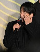 　撮影中にまぶたの上を負傷したことを明かした岡田准一（撮影・伊藤笙子）