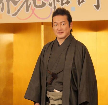 　撮影に応じた中村獅童