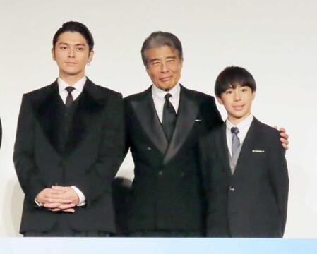 　初日舞台あいさつに登壇した（左から）眞栄田郷敦、舘ひろし、尾上眞秀