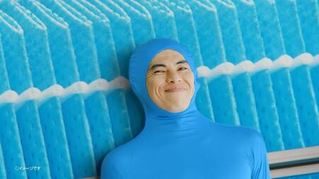 　擬人化した水を演じた小島よしお