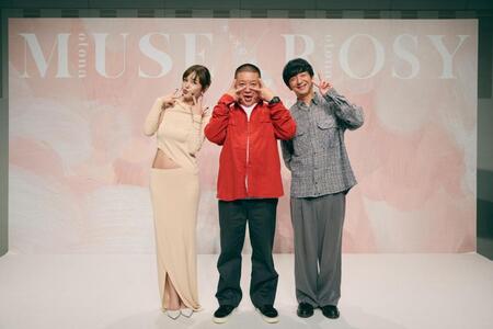 　「オトナの美容室２０２５」ゲストトークに出席した（左から）梨花、チョコレートプラネット・松尾駿、パンサー向井慧＝撮影／三瓶康友（ＹＡＳＵＴＯＭＯ　ＳＡＮＰＥＩ）