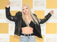 　セクシーなポーズを決める、ちゃんみな（撮影・堀内翔）