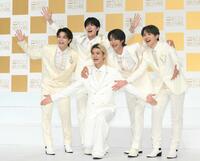 　初出場に喜びを爆発させるＭ！ＬＫの（左から）塩﨑太智、山中柔太朗、佐野勇斗、曽野舜太、吉田仁人（撮影・堀内翔）